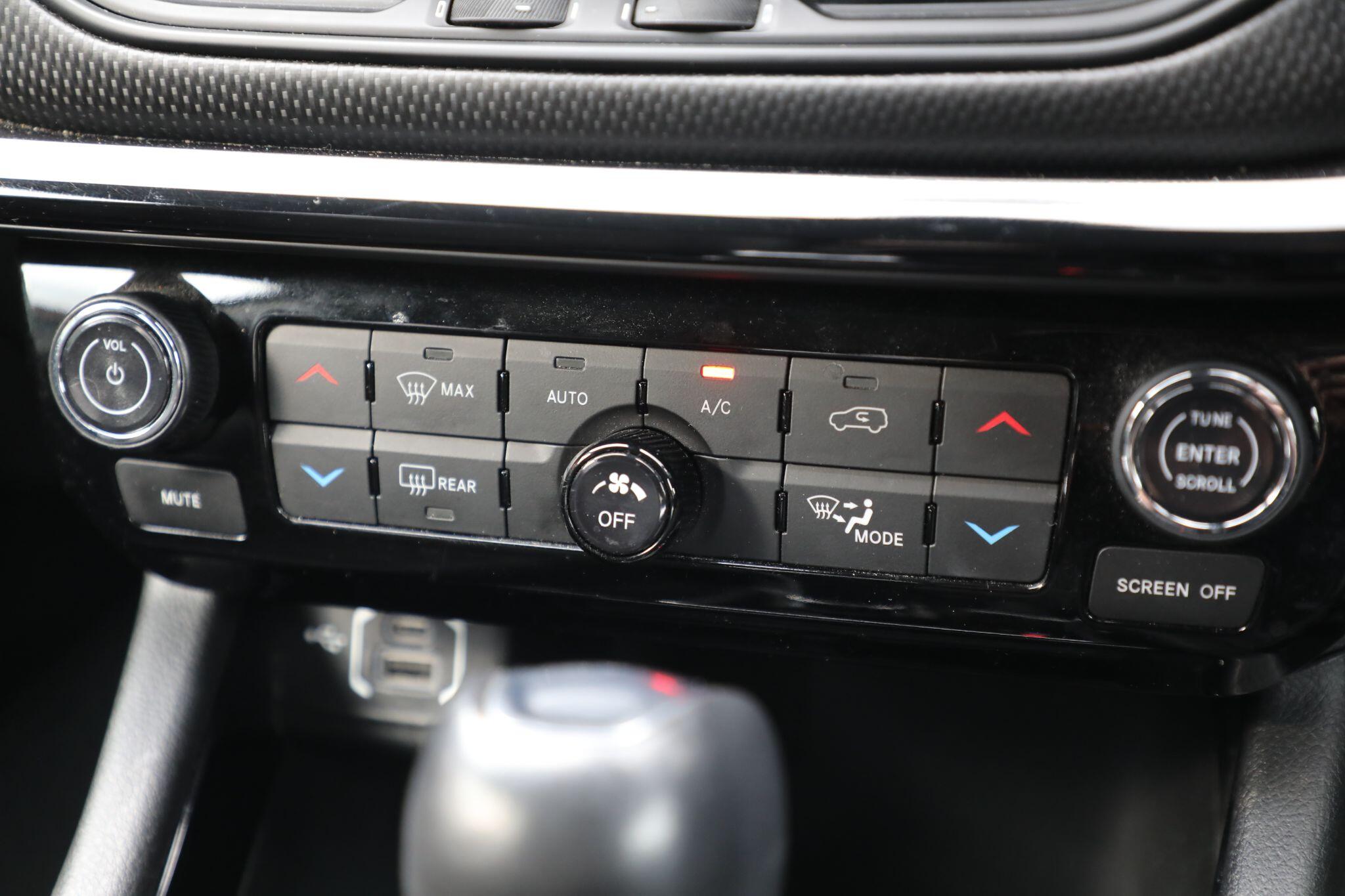 Large vehicle image
